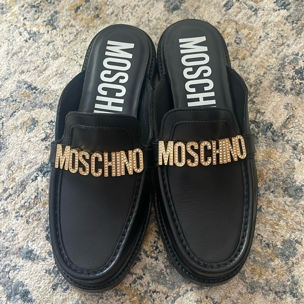 Mochino leather mules